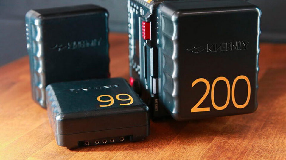 PD KineBAT 99 и 200: Kinefinity выпустила аккумуляторную систему третьего поколения с V-образным креплением