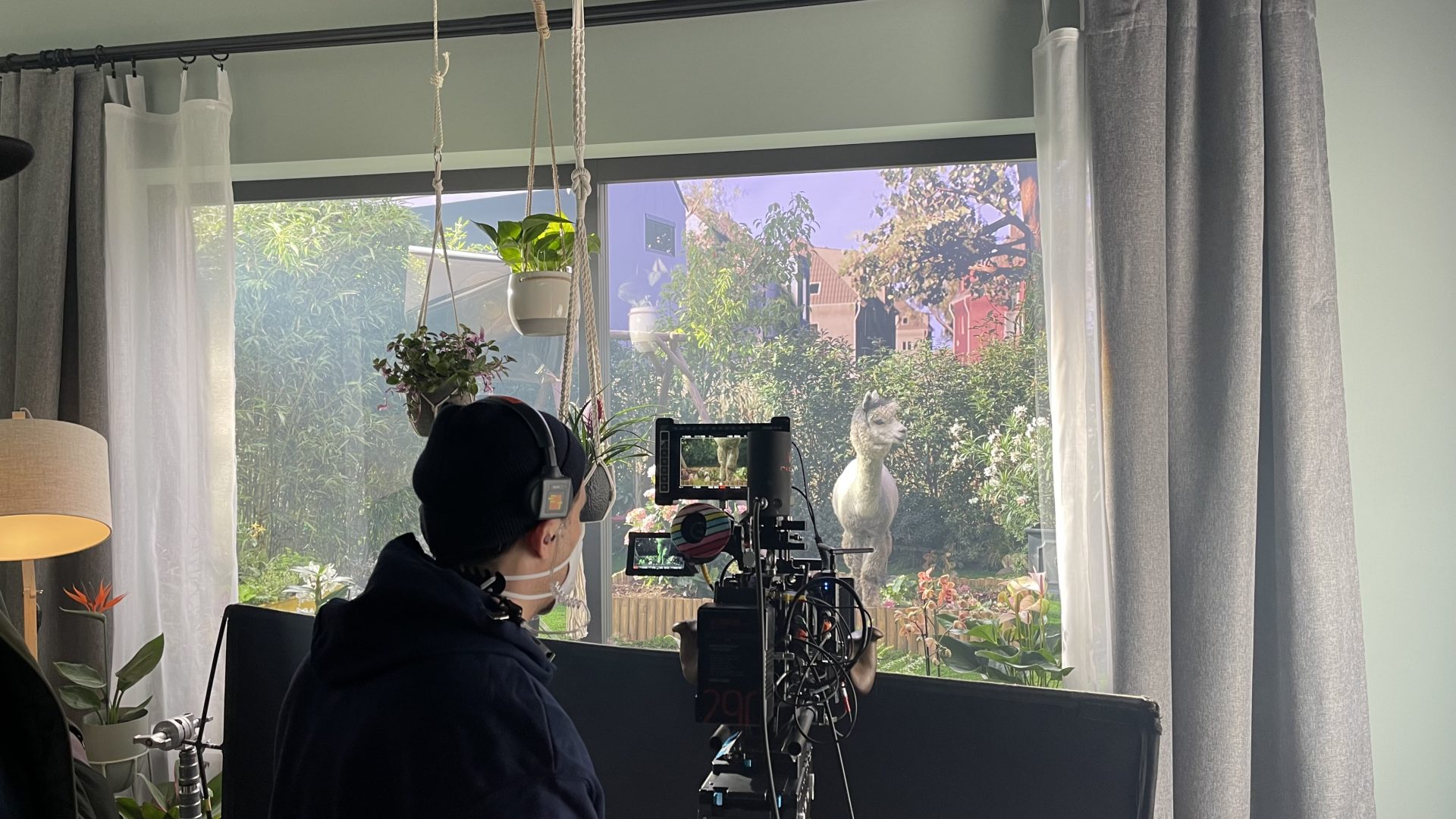 LEDCave Berlin выбирает светодиодную обработку Brompton для летней кампании OBI