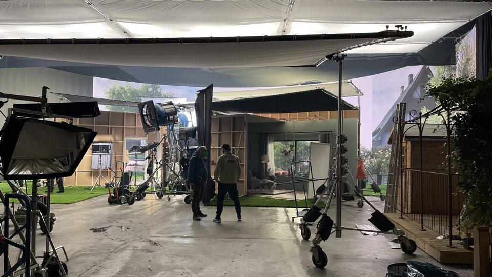 LEDCave Berlin выбирает светодиодную обработку Brompton для летней кампании OBI