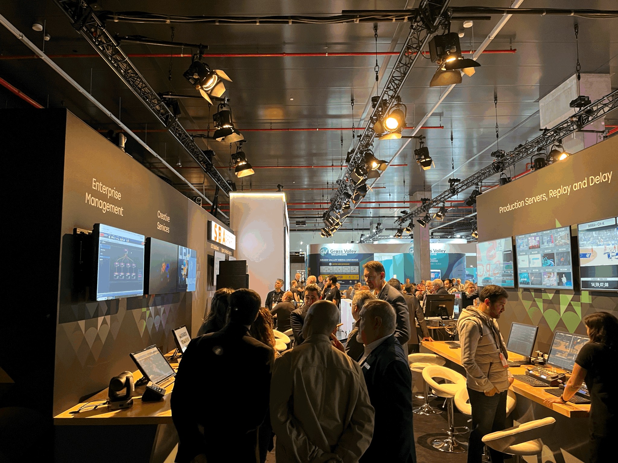 Дэвид Росс (David Ross), генеральный директор Ross Video, в эксклюзивном интервью ведущему и сопродюсеру Visionaries TKT1957 Филипу Гроссману (Philip Grossman) на выставке IBC 2023 tkt1957.com