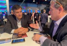 Гиганты индустрии для TKT1957: Интервью с Дэвидом Россом, Ross Video, на IBC 2023 Дэвид Росс (David Ross), генеральный директор Ross Video, в эксклюзивном интервью ведущему и сопродюсеру Visionaries TKT1957 Филипу Гроссману (Philip Grossman) на выставке IBC 2023 tkt1957.com