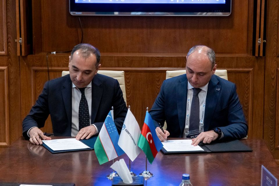 «Азеркосмос» начал сотрудничество с «Узбеккосмос»