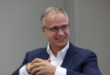 Олег Колесников: Мы получили 3,2 млрд просмотров по всему миру Интервью с Олегом Колесниковым, заместителем генерального директора, директором блока по продукту, соревнованиям, трансляции и технологиям АНО «Агентство развития компьютерного и иных видов спорта».