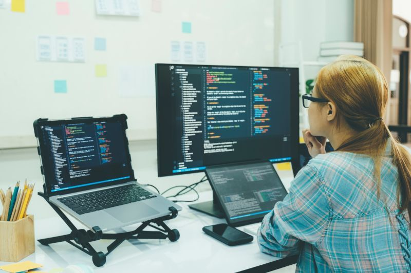 Питера Хаджитофи, CEO coralbay.tv