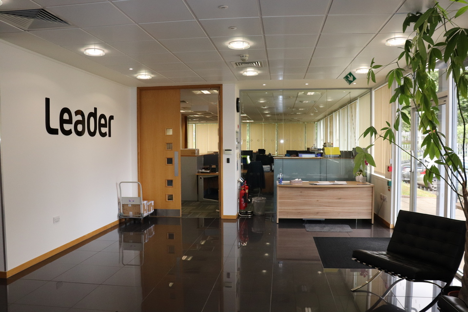 Эксклюзив ТКТ1957: Фоторепортаж из офиса Leader Electronics of Europe, Великобритания