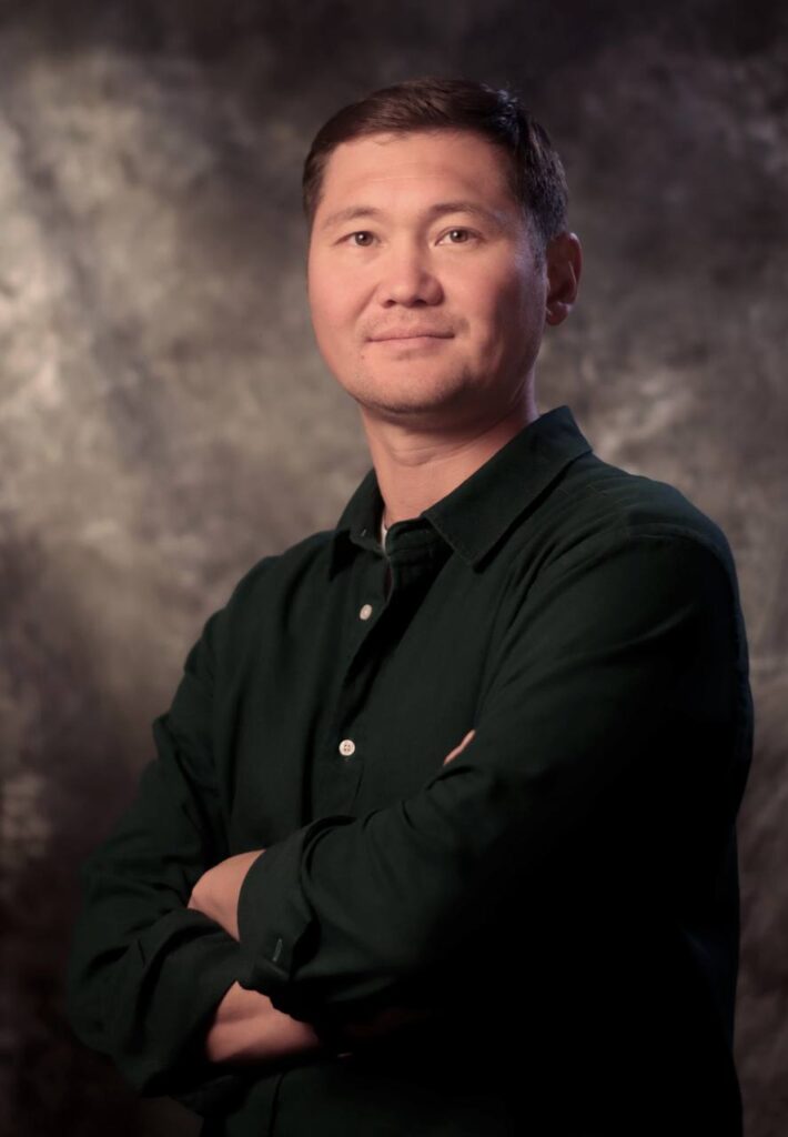 Азат Хакимов, ассоциированный профессор, режиссер, продюсер, доктор PhD «Режиссура» Университета Туран, Алматы, Казахстан