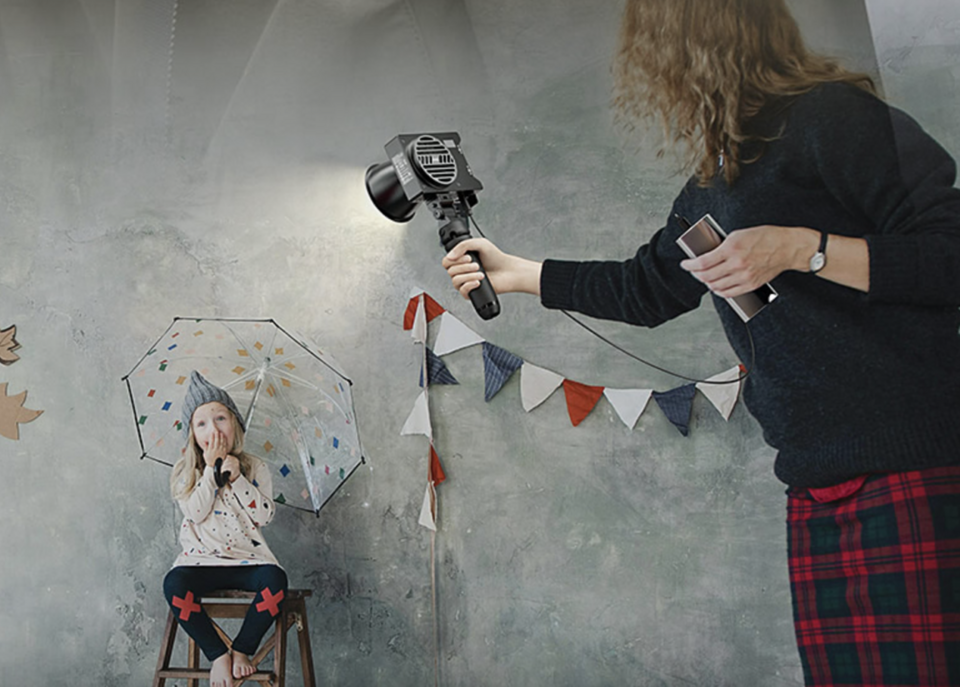 SIRUI: C150X 150W Pocket Light with Four Power Supply Options