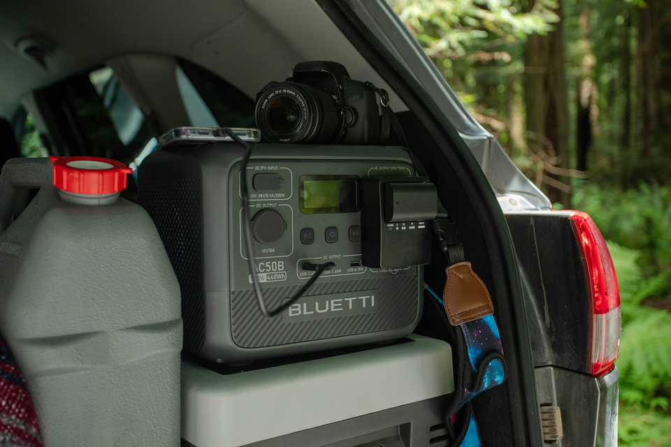 BLUETTI, AC50B: Compact Power Station for Remote Filmmaking
