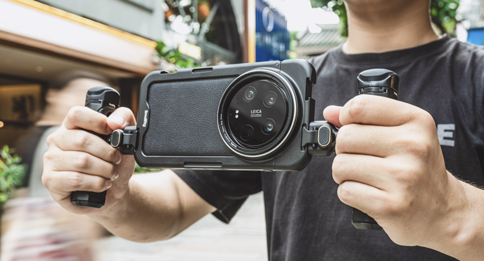 SmallRig: Mobile Video Cage for Xiaomi 14 Ultra with Accessory Mounts