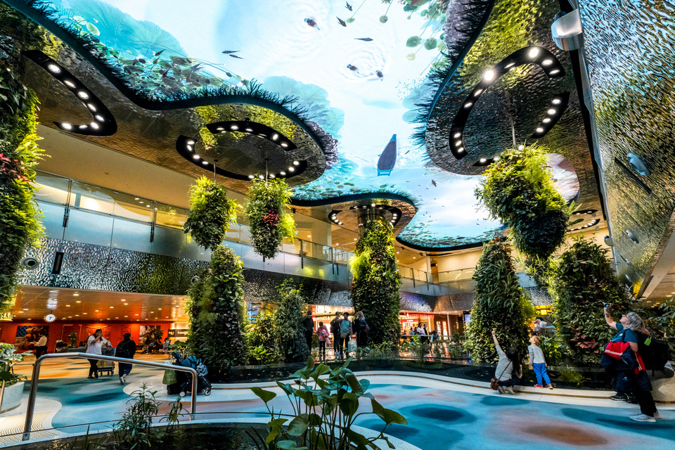 K-array: Immersive installations at Changi Airport 