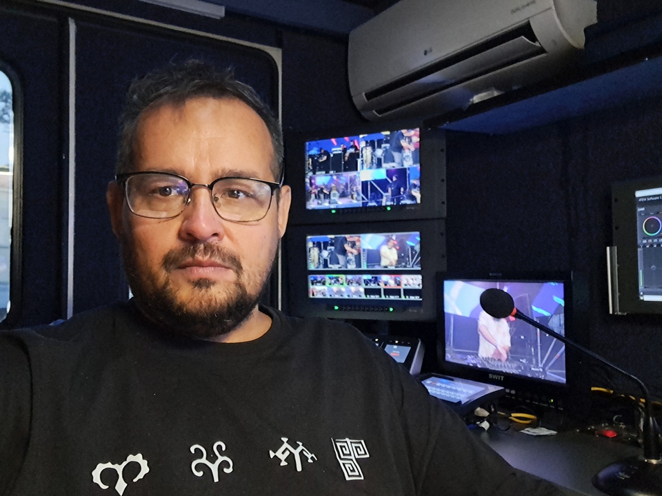 Alexander Nuzhny, founder and owner of Artparovoz, Kazakhstan, in the TKT1957 survey «The year 2030: AI or engineer?».