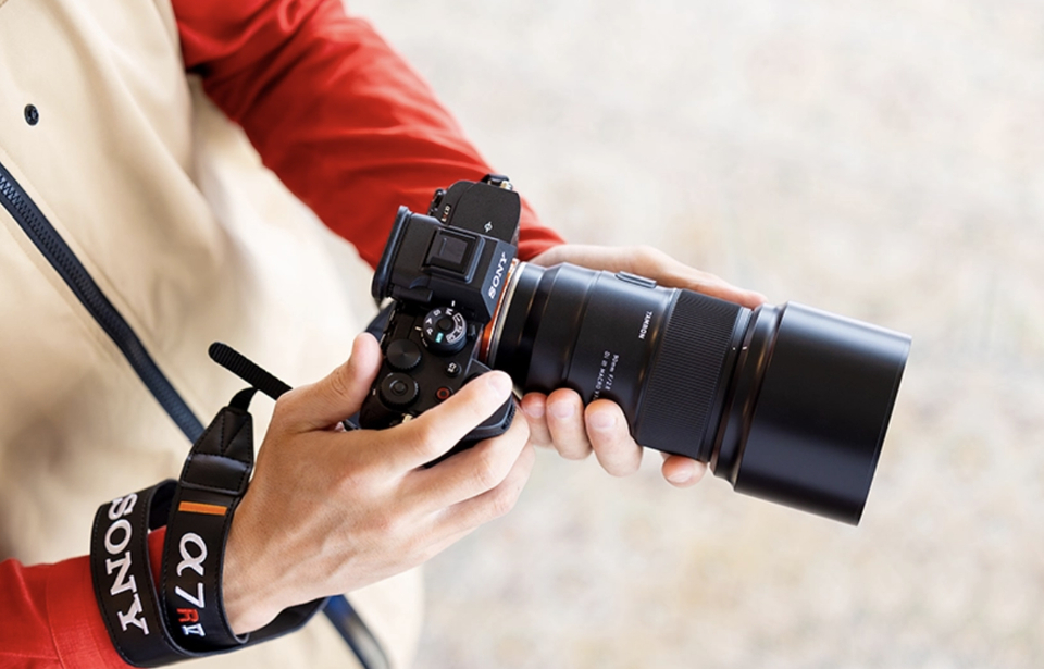 Tamron 90mm f/2.8 Di III VXD Macro Lens: Sony E and Nikon Z Mounts